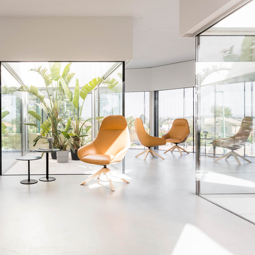 Silla Andreu World ergonómica madera tapizado técnico confort diseño Málaga