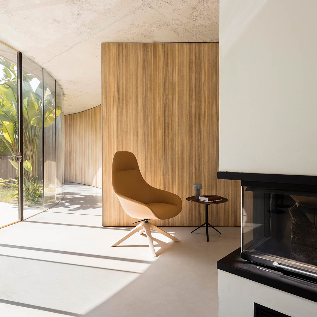 Mesa comedor Andreu World configuración versátil acabado madera natural