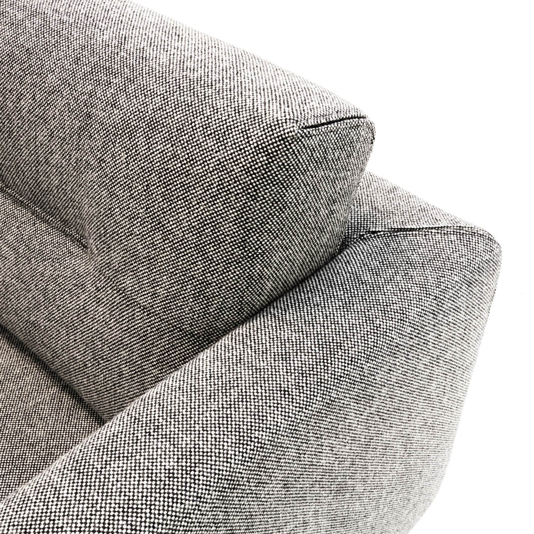 Combinación materiales nobles estructura madera tapizado Andreu World