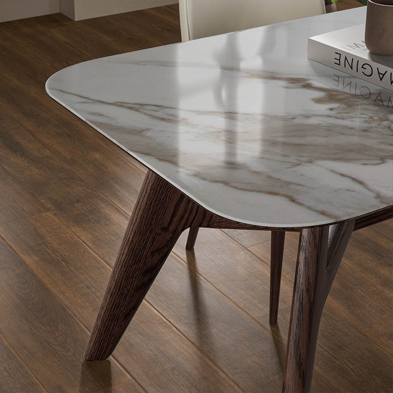 Combinación de materiales Natuzzi Editions con texturas y acabados elegantes para salón