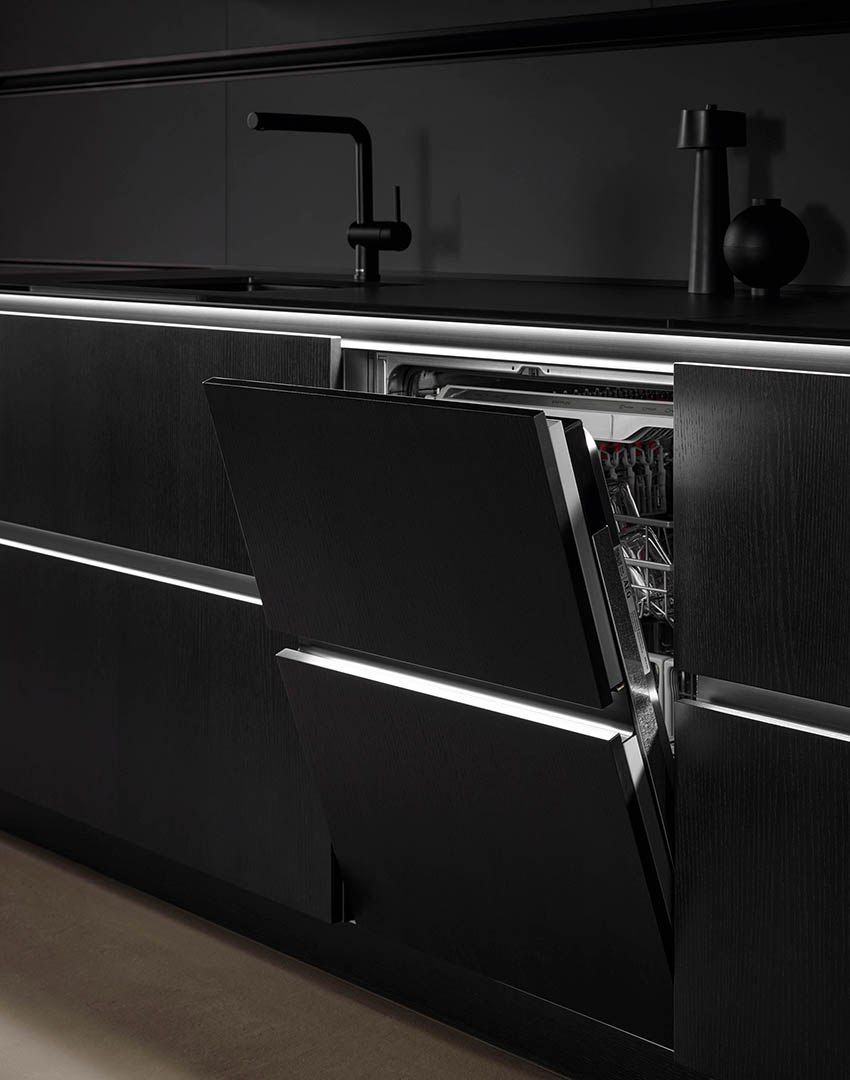 Detalle LED LumiQ next125 perfil encimera apertura electrodoméstico cocina negra